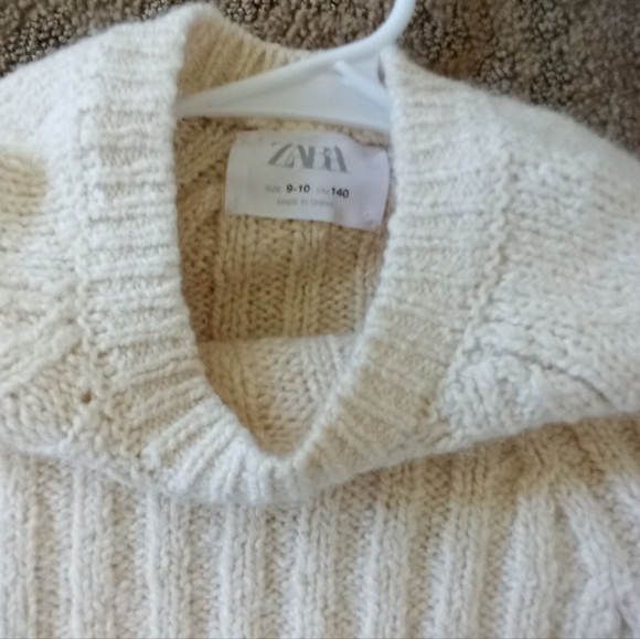A Zara size 9 10 sweater cream color - Picture 3 of 3